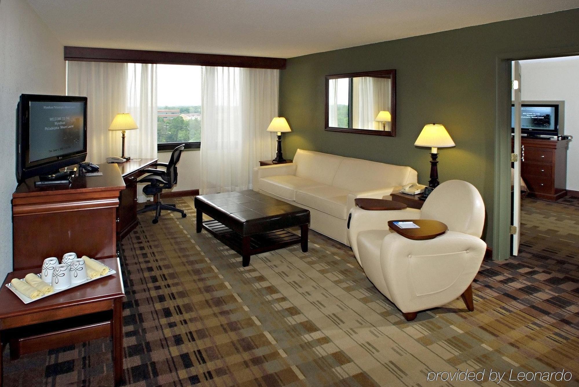 Clarion Hotel & Suites Mount Laurel Quarto foto