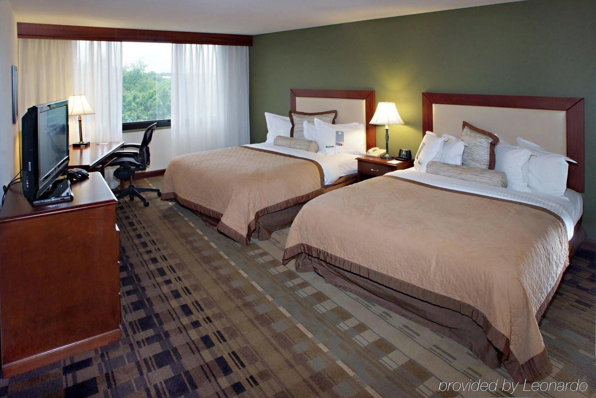 Clarion Hotel & Suites Mount Laurel Exterior foto